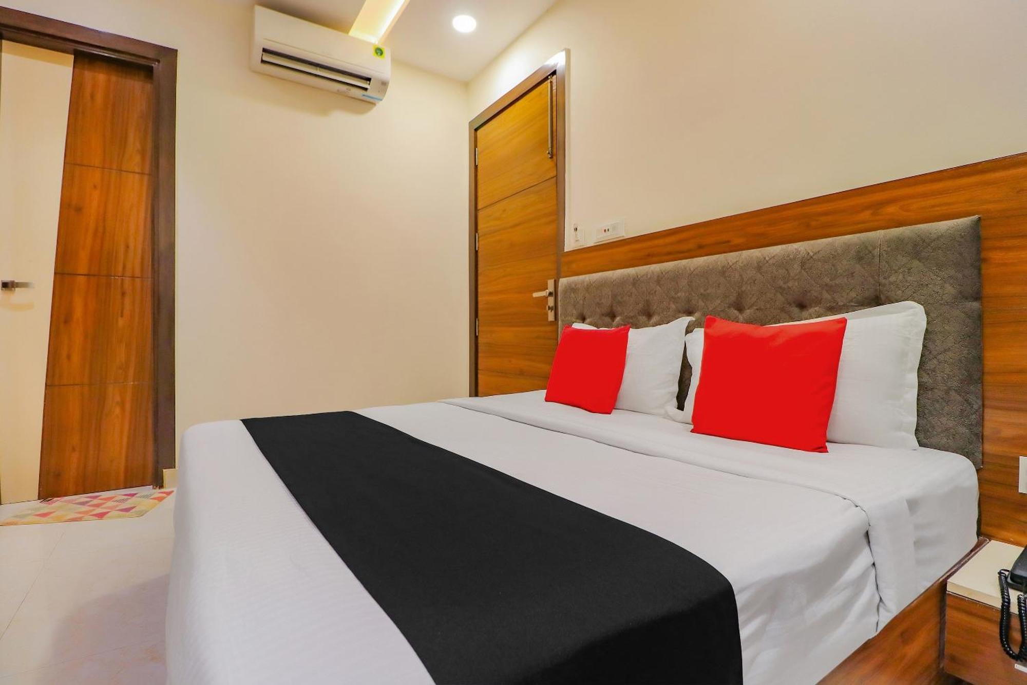 Capital O Western Galaxy Amritsar Exterior foto